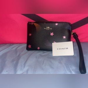 Coach wallet, it’s never been used still has tag!